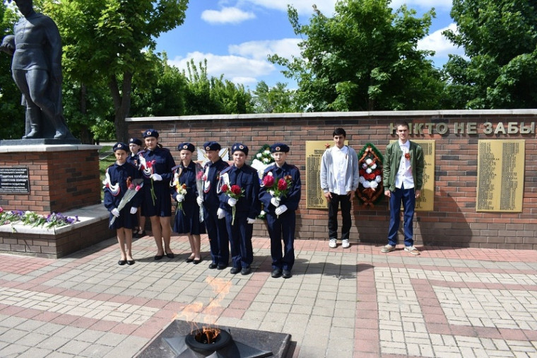 Всероссийская акция «Возложение цветов и венков к памятникам и обелискам воинам, погибшим в годы Великой Отечественной войны 1941–1945 гг.».